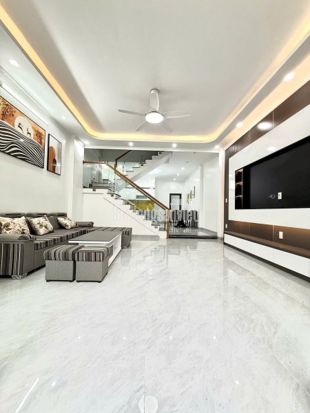 Nhà đẹp Vũ Chí Thắng ô tô đỗ gần nhà