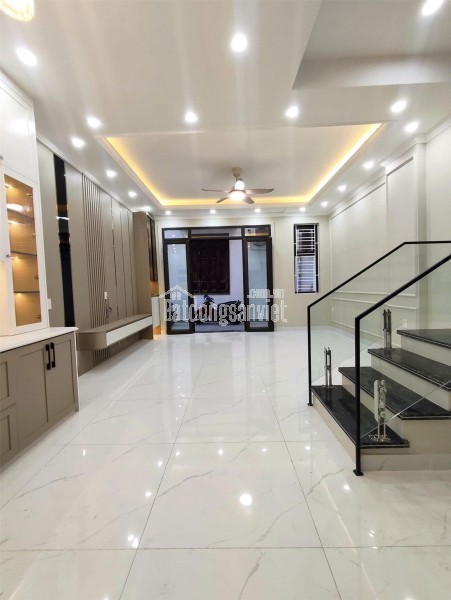 NHÀ MỚI ĐẸP – MIẾU 2 LÊ CHÂN – Ô TÔ CÁCH NHÀ 15 BƯỚC CHÂN

Vị trí thuộc ngõ Kafa Hồ Sen đi vào,