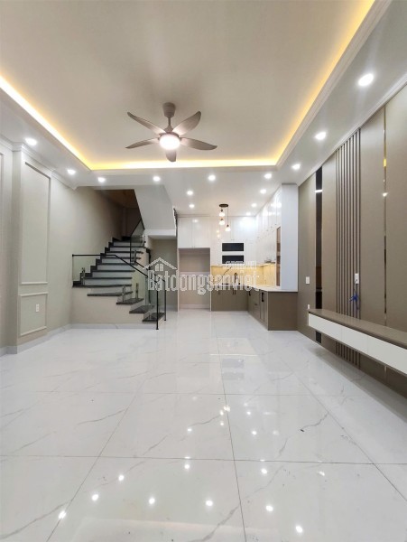 NHÀ MỚI ĐẸP – MIẾU 2 LÊ CHÂN – Ô TÔ CÁCH NHÀ 15 BƯỚC CHÂN

Vị trí thuộc ngõ Kafa Hồ Sen đi vào,
