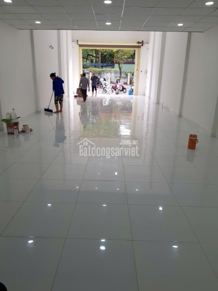 BÁN GẤP NHÀ MẶT TIỀN HÒA BÌNH, ĐỐI DIỆN CV NƯỚC ĐẦM SEN, QUẬN 11