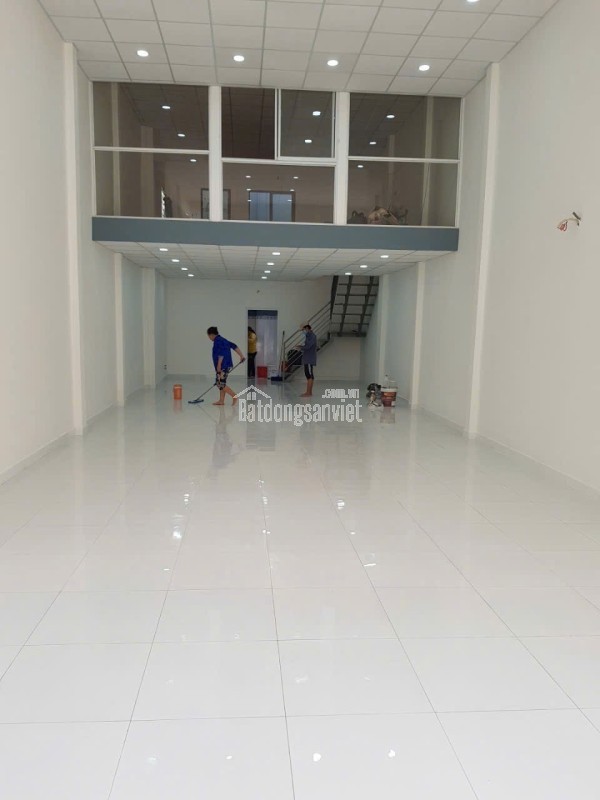 BÁN GẤP NHÀ MẶT TIỀN HÒA BÌNH, ĐỐI DIỆN CV NƯỚC ĐẦM SEN, QUẬN 11