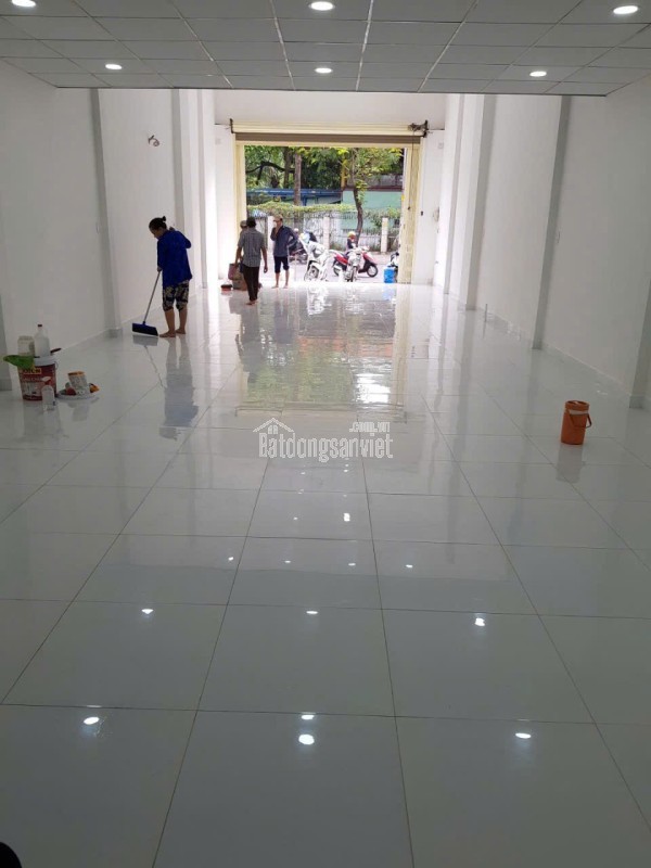 BÁN GẤP NHÀ MẶT TIỀN HÒA BÌNH, ĐỐI DIỆN CV NƯỚC ĐẦM SEN, QUẬN 11