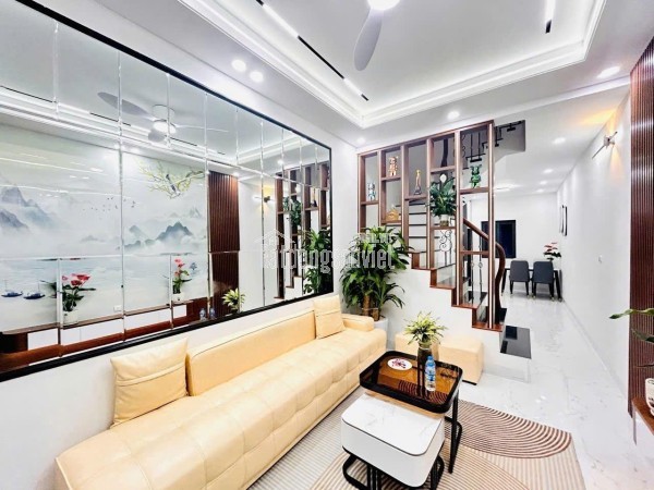 Nhỉnh 9 tỷ , thang máy , 10m ra Phố Phương Mai, 6 tầng thang máy, wiew Hồ, ánh sáng tươi cả ngày.