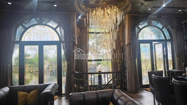 Bán Nhà mặt phố Nguyễn Trường Tộ, Ba Đình 139m2, MT 9m, vỉa hè rộng, kinh doanh 190 Tỷ