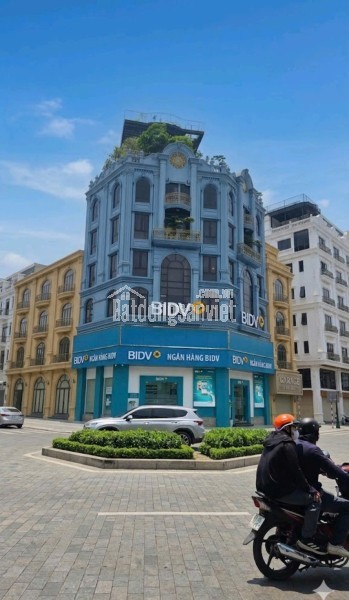 Bán Nhà mặt phố Nguyễn Trường Tộ, Ba Đình 139m2, MT 9m, vỉa hè rộng, kinh doanh 190 Tỷ