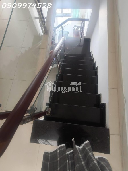 Nhà phố 3 tầng hẻm 6m sát chợ Hiệp Bình Thủ Đức sẵn nguồn thu lớn, 67m2, ngang 6m, dài 11m, 8.5 tỷ