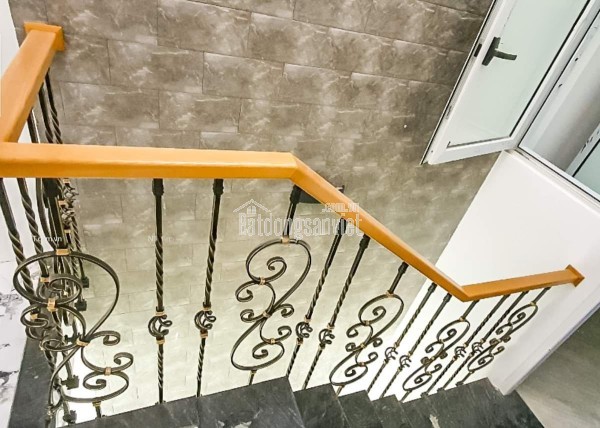Cho thuê nhà, 111m2- 6T, Hoàng Cầu, La Thành, Đặng Tiến Đông -38 tr