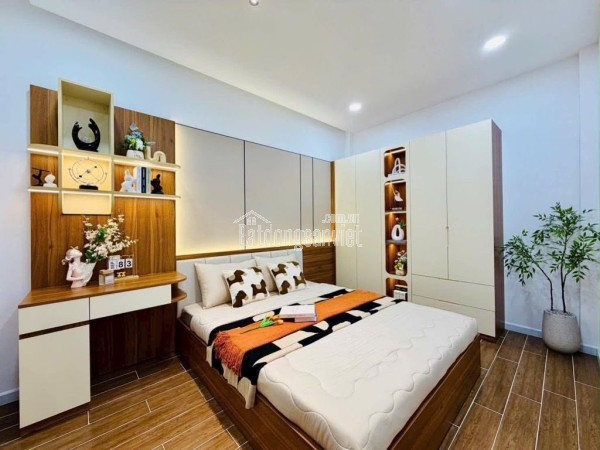 Nhà sát mặt tiền Nguyễn Văn Công, hẻm trải nhựa ô tô tránh thông, lô góc 3 mặt thoáng.