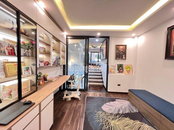 BÁN NHÀ HOA HẬU LONG BIÊN - CHỦ TỰ XÂY - GARA Ô TÔ - NHÀ CỰC THOÁNG - NỘI THẤT ĐẸP CHỦ ĐỂ LẠI 99%