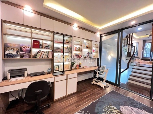 BÁN NHÀ HOA HẬU LONG BIÊN - CHỦ TỰ XÂY - GARA Ô TÔ - NHÀ CỰC THOÁNG - NỘI THẤT ĐẸP CHỦ ĐỂ LẠI 99%