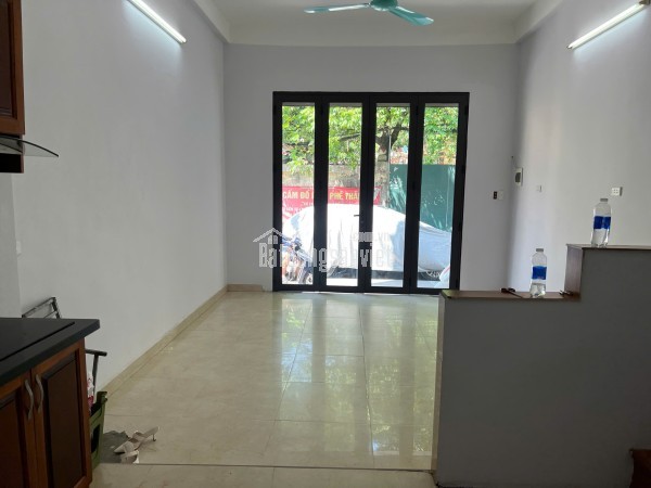 CHO THUÊ NGUYÊN CĂN MINH KHAI, Ô TÔ ĐỖ CỬA, 40M 4TẦNG, 3 NGỦ, 13TR 0965549363