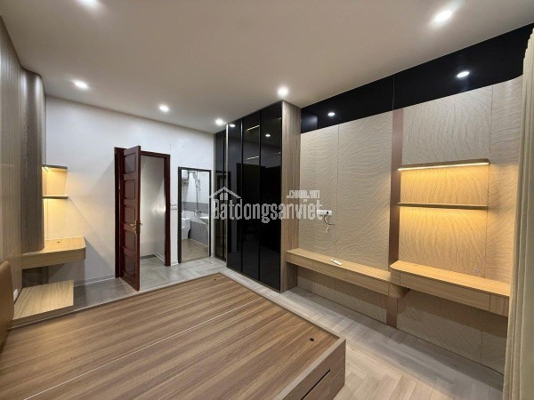 PHỐ NGUYÊN HỒNG - THANG MÁY XỊN - NGÕ THÔNG BA GÁC TRÁNH - NHÀ ĐẸP Ở LUÔN - SÂN CHƠI RỘNG - FULL