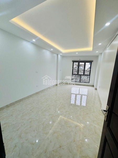 SIÊU PHÂM  MẶT ĐƯỜNG 4 TẦNG THANG MÁY NGUYỄN HƯU TUỆ