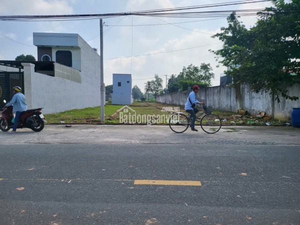 Bán lô đất full thổ cư 125m2 giá 1ty300, ngay UBND xã Trung Lập Thượng, sổ sẵn , công chứng liền. ,