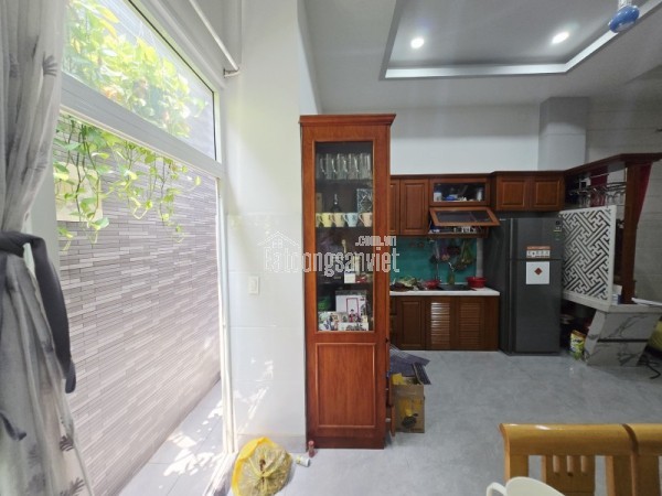 Bán nhà đường số 6, KDC Êm Đềm, Linh Xuân, Thủ Đức, TP HCM. DT 90 m2, 4 tầng. Giá 8,9 tỷ