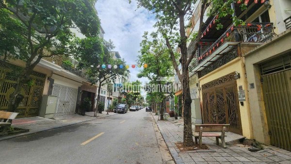 Bán nhà 5 tầng xây thô TT12 ĐTM Văn Phú, Hà Đông, DT90m2, 21 tỷ