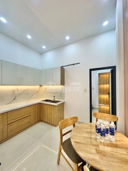 NHÀ ĐẸP FULL NỘI THẤT SÁT VÁCH SÂN BAY - 37M2 KHÔNG QH, LG - NỞ HẬU - HẺM Ô TÔ THÔNG - CHỈ 5.XX TỶ