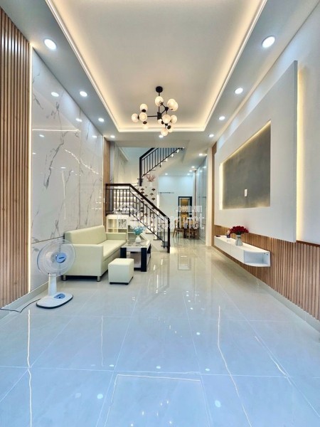 NHÀ ĐẸP FULL NỘI THẤT SÁT VÁCH SÂN BAY - 37M2 KHÔNG QH, LG - NỞ HẬU - HẺM Ô TÔ THÔNG - CHỈ 5.XX TỶ