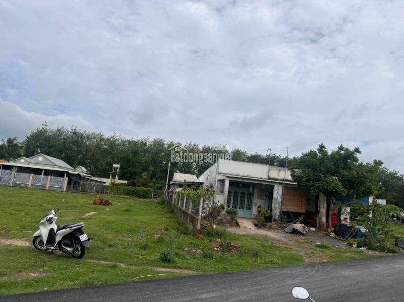 Bán lô đất chính chủ full thổ cư 100m2 , ngay mặt tiền đường Trung Lập