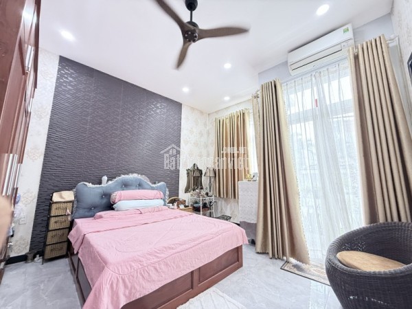 Bán nhà mặt phố đường Số 4, Trường Thọ, Thủ Đức, TP HCM. DT 122m2, 6 tầng, 11PN, giá 16,4 tỷ.