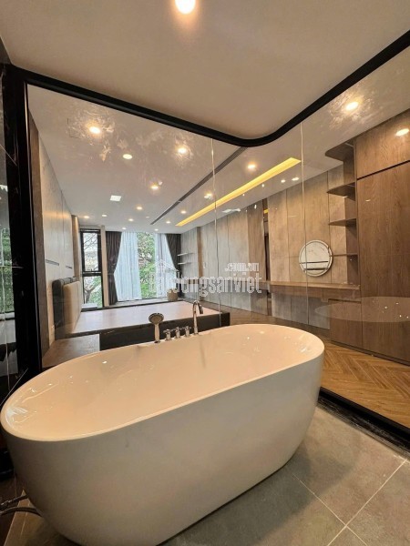 Nhà đẹp trung tâm P.Bồ Đề 45M,vỉa hè,ô tô tránh,lô góc,7 tầng thang máy,KD đỉnh.Hơn 18 tỷ