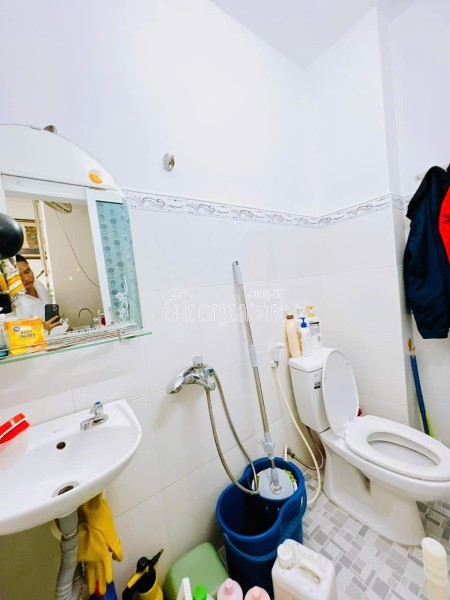 Bán nhà mới xây dựng Sát mặt tiền Q4 cạnh Q1 
KHU PHỨC HỢP - 5 TẦNG - 98M2 
- BỀ NGANG 6.2 M có