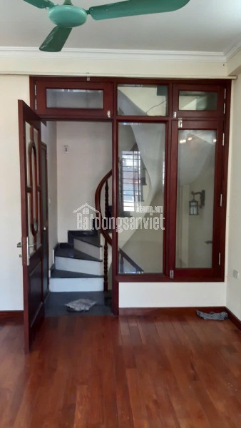 BÁN HOẶC CHO THUÊ NHÀ 5 TẦNG 1 TUM MẶT PHỐ QUÁN THÁNH – BA ĐÌNH, HÀ NỘI