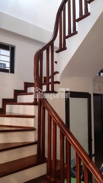 BÁN HOẶC CHO THUÊ NHÀ 5 TẦNG 1 TUM MẶT PHỐ QUÁN THÁNH – BA ĐÌNH, HÀ NỘI
