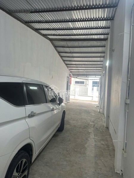 Chính chủ bán lô đất có sẵn nhà đang cho thuê xưởng, trc nhà oto tránh, xe oto to đỗ trong nhà,