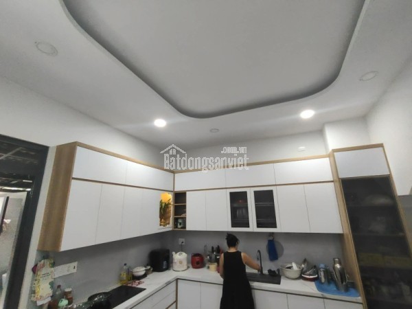 Bán nhà mặt phố đường Lò Lu, Q.9, Thủ Đức, TP HCM. DT 68m2, 4 tầng, sổ hồng riêng, giá 6,95 tỷ.