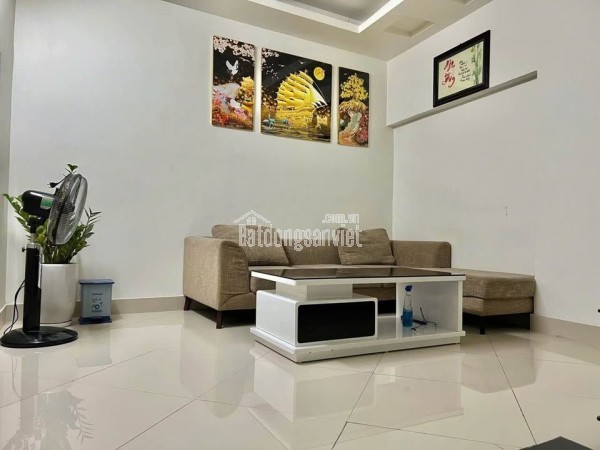 NHÀ ĐẸP MỸ ĐÌNH KINH DOANH NGOC THÔNG Ô TÔ QUA CỬA