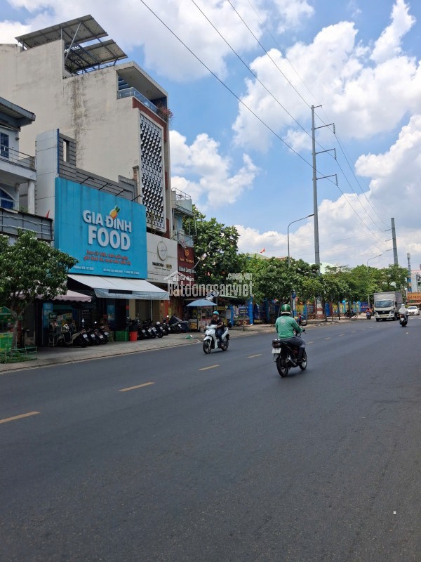 BÁN HOẶC CHO THUÊ NHÀ MẶT TIỀN LẠC LONG QUÂN P. BÌNH THỚI (QUẬN 11 CŨ)