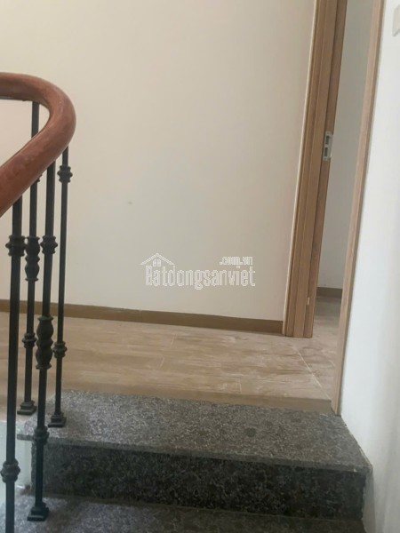 Chính chủ cho thuê nhà mới xây, phù hợp làm văn phòng kho tại Hoàng Mai, sau Ủy ban Hoàng Văn Thu,