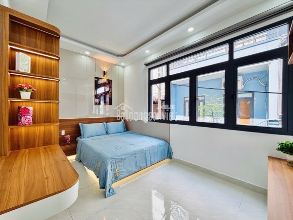 NHÀ MỚI ĐẸP - 3 TẦNG BTCT - NGANG LỚN 8.6m - FULL NỘI THẤT - CHỈ NHÍCH 5T.Ỷ TL