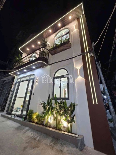 bán nhà siệu đẹp Q7 
Ngang 7.5  x7 đúc bê tông mới