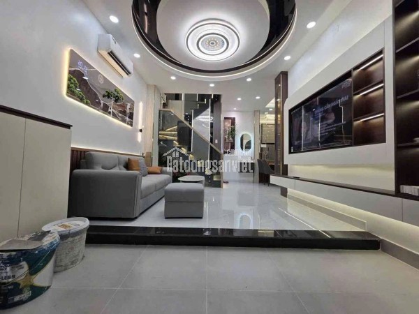 bán nhà siệu đẹp Q7 
Ngang 7.5  x7 đúc bê tông mới