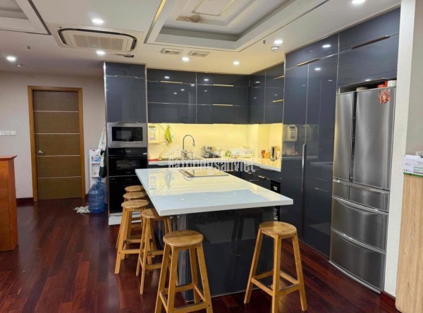 Bán căn hộ 156m2 tầng 3 CC cao cấp Sài Gòn Airport Plaza Tân Bình
