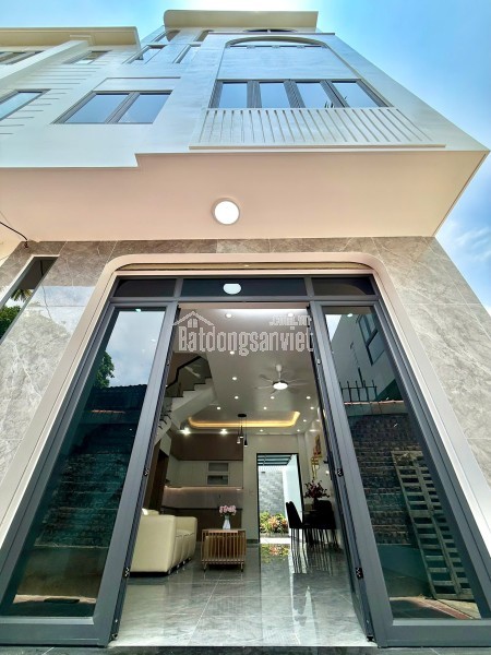 Nhà độc lập ô tô đỗ cách nhà 10m sân vườn sau siêu rộng siêu thoáng tại Thiên Lôi Aeon Mall