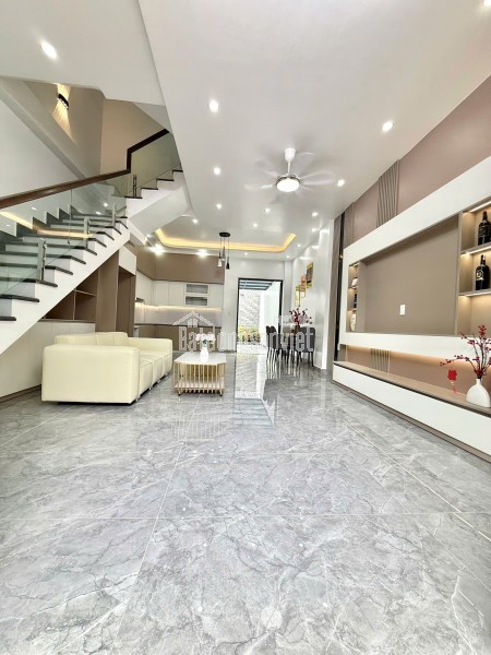 Nhà độc lập ô tô đỗ cách nhà 10m sân vườn sau siêu rộng siêu thoáng tại Thiên Lôi Aeon Mall