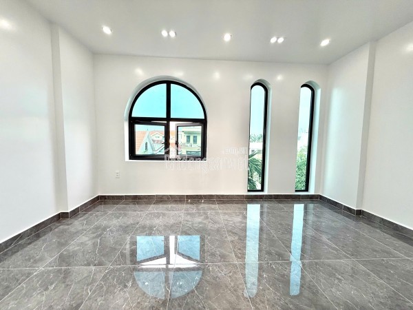 Nhà độc lập ô tô đỗ cách nhà 10m sân vườn sau siêu rộng siêu thoáng tại Thiên Lôi Aeon Mall
