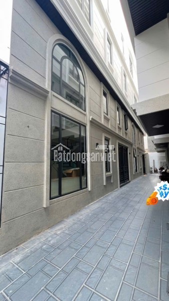 Nhà Thiên Lôi Aeon Mall vị trí sau nhà mặt đường có gara