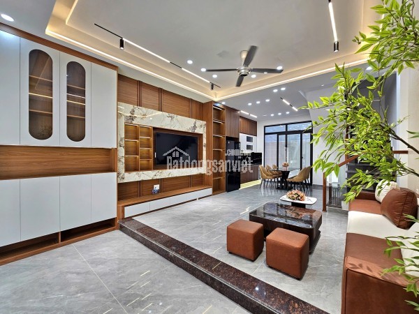 Nhà Thiên Lôi Aeon Mall vị trí sau nhà mặt đường có gara