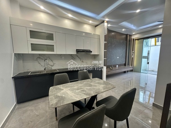 Nhà Thiên Lôi Aeon Mall vị trí sau nhà mặt đường có gara