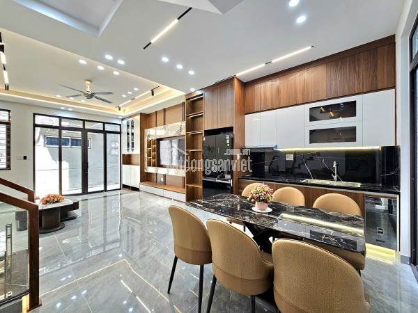 Nhà Thiên Lôi Aeon Mall vị trí sau nhà mặt đường có gara