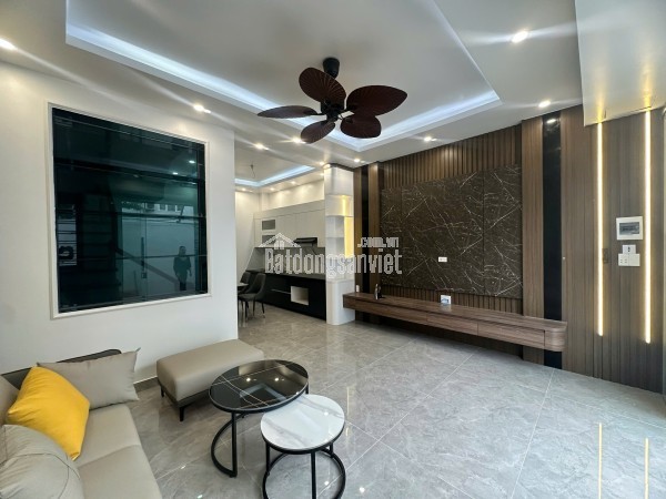 Nhà Thiên Lôi Aeon Mall vị trí sau nhà mặt đường có gara