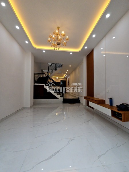 bán nhà mặt tiền kinh doanh 
Ngang 3.3 dài 16m đúc xây dựng mới Q4 cạnh Q1