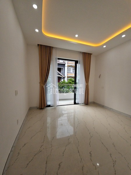 bán nhà mặt tiền kinh doanh 
Ngang 3.3 dài 16m đúc xây dựng mới Q4 cạnh Q1