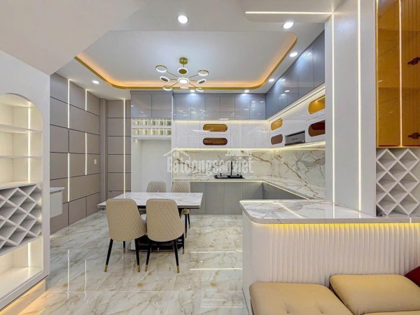 bán nhà mặt tiền kinh doanh 
Ngang 3.3 dài 16m đúc xây dựng mới Q4 cạnh Q1