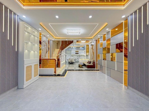 bán nhà mặt tiền kinh doanh 
Ngang 3.3 dài 16m đúc xây dựng mới Q4 cạnh Q1