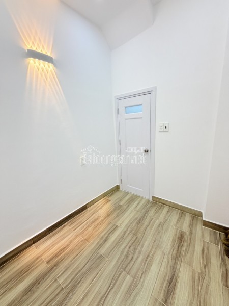 NHÀ MỚI ĐẸP CẠNH MẶT TIỀN TRUNG TÂM TÂN BÌNH, 2 TẦNG KIÊN CỐ 2PN( 1 PN DƯỚI ĐẤT), SỔ VUÔNG ĐẸP